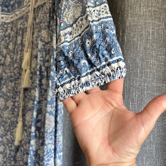 R. Vivimos Floral Blue & White Bohemian Dress - long sleeve, tie front - Large - Picture 9 of 15